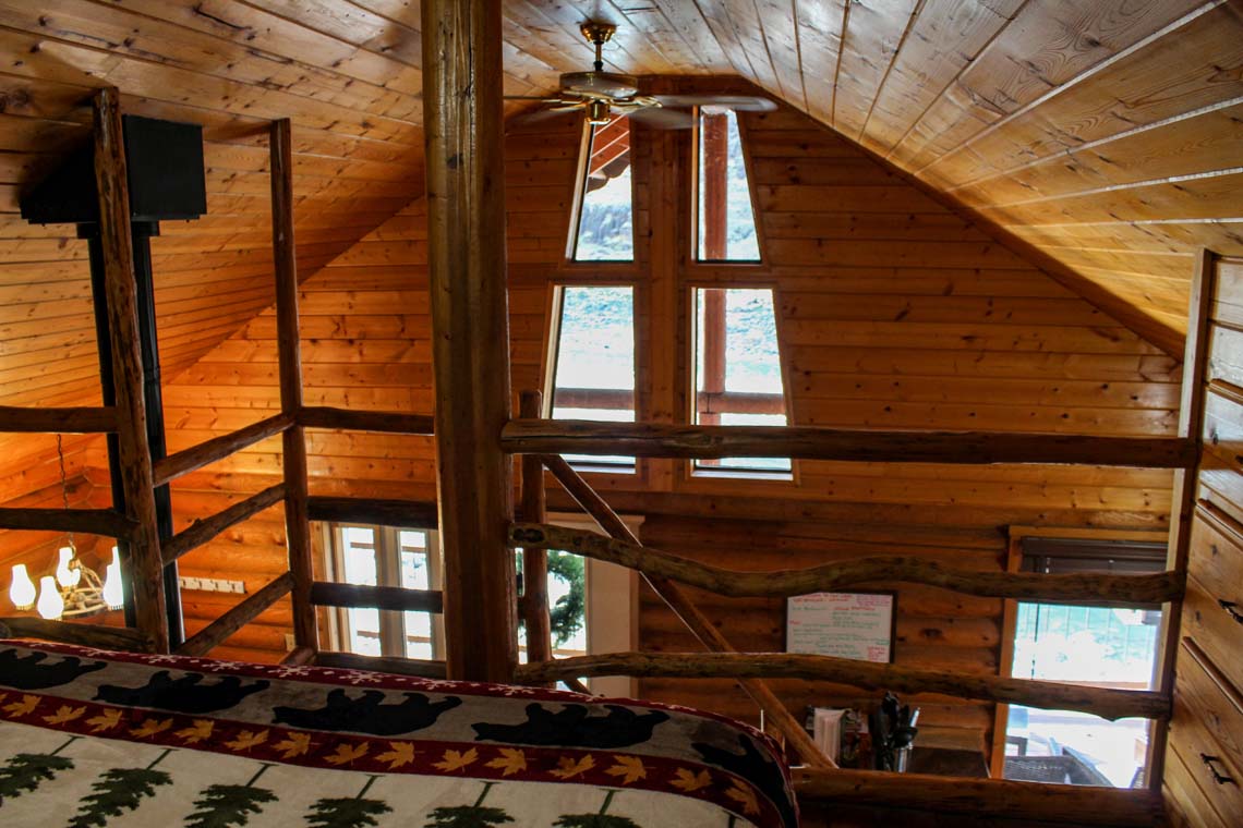 loft-interior-log-cabin-salmon-river - Riverview Cabins Idaho