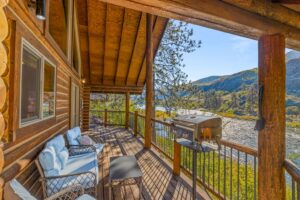 Airbnb cabins near White Bird ID with Salmon River Frontage
