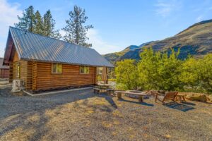 Airbnb cabins near White Bird ID with Salmon River Frontage